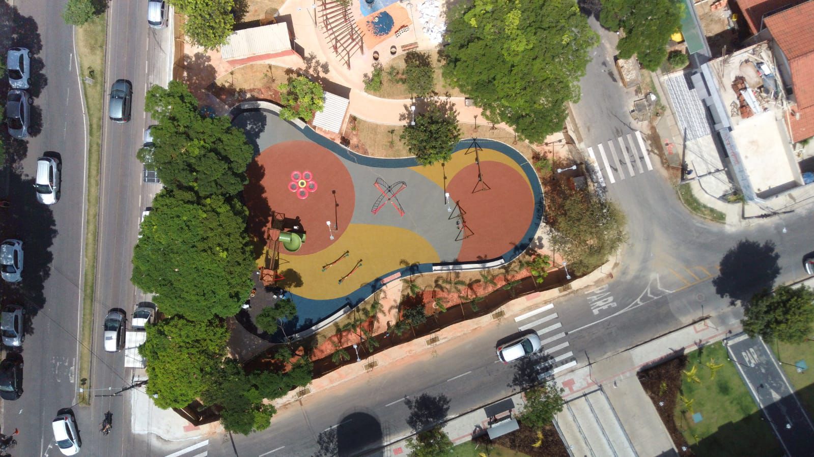 Piso emborrachado seguro para escola e creche