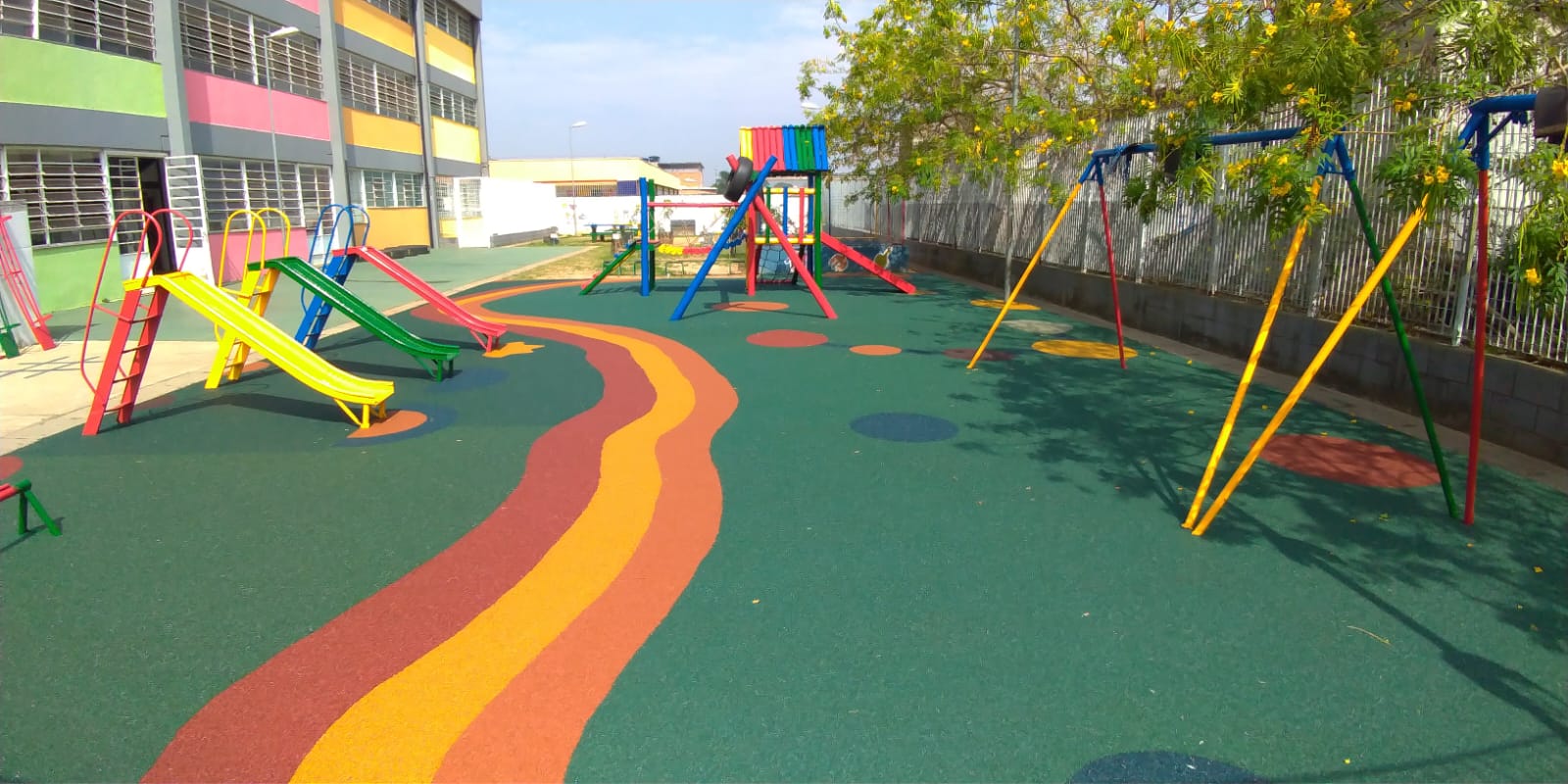 Revestimento monolítico antiderrapante para área de piscina